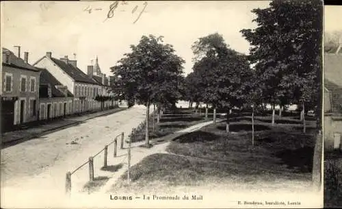 Ak Lorris Loiret, La Promenade du Mail