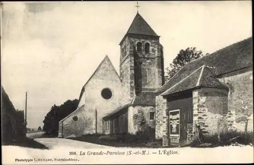 Ak La Grande Paroisse Seine et Marne, L'Eglise