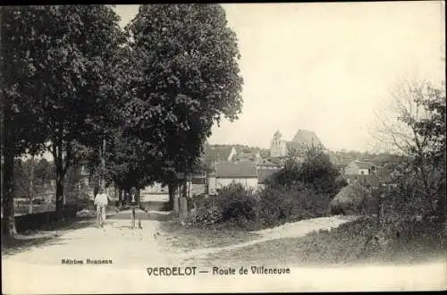 Ak Verdelot Seine et Marne, Route de Villeneuve