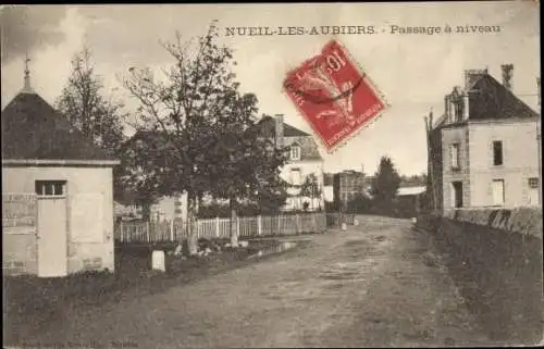 Ak Nueil-les-Aubiers Deux Sèvres, Passage a niveau