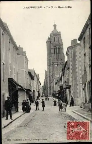 Ak Bressuire Deux Sèvres, La Rue Gambetta, Eglise