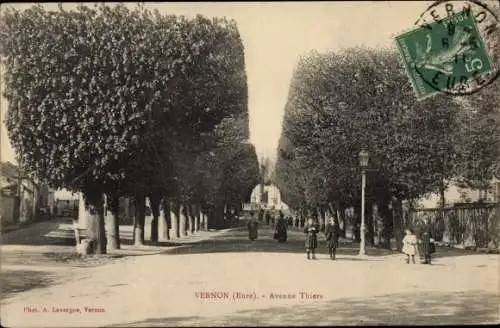 Ak Vernon Eure, Avenue Thiers, Allee