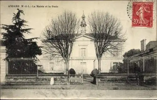 Ak Andard Maine-et-Loire, La Mairie et la Poste, vue de face, clôture