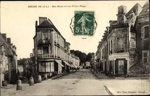 Ak Baugé Maine et Loire, Rue Basse et Rue Victor Hugo