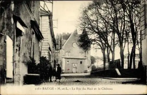 Ak Baugé Maine et Loire, Rue du Mail, Château