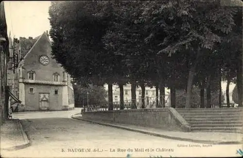 Ak Baugé Maine et Loire, Rue du Mail et Château