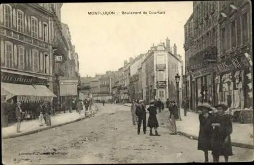 Ak Montluçon Allier, Boulevard de Courtais, Coiffeur