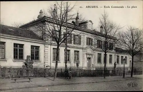 Ak Arcueil Cachan Val de Marne, École Communale, La Place