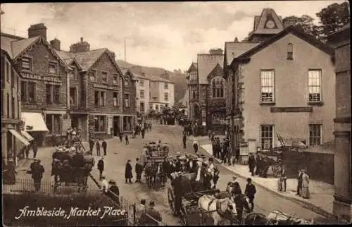 Ak Ambleside Lake District Cumbria England, Marktplatz, Queen's Hotel