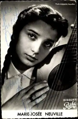 Ak Sängerin Marie-Josée Neuville, Portrait, Gitarre, Autogramm