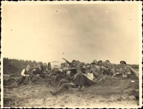 Studentika Foto Bierfahrt der Aktivitas der Burschenschaft Rhenania in die Alexander Heide, WS 1930