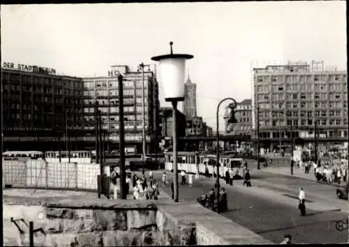 Foto Ak Berlin Mitte, Alexanderplatz, Straßenbahn