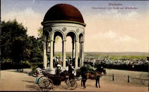 Ak Wiesbaden in Hessen, Nerotempel mit Blick auf die Stadt, Kutsche