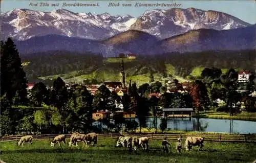 Ak Bad Tölz in Oberbayern, Totalansicht, Benediktinerwand, Blick vom Klammerbräuweiher