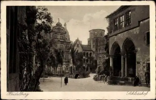 Ak Heidelberg am Neckar, Schlosshof