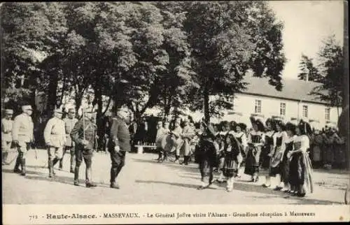 Ak Massevaux Haut Rhin Lothringen Elsass, Le Général Joffre visite l'Alsace