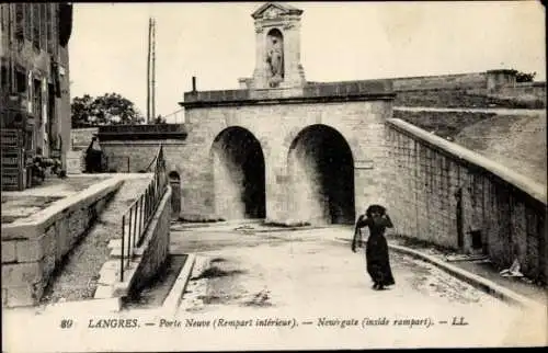 Ak Langres Haute Marne, Newgate, inside rampart