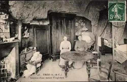 Ak Troo Loir et Cher, Interieur d'une maison troglodyte, Höhlenwohnung