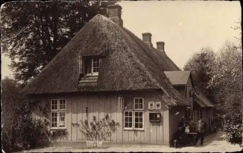 Foto Ak Ostseebad Eckernförde, Gasthaus mit Reetdach