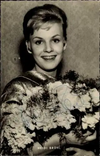 Ak Schauspielerin und Sängerin Heidi Brühl, Autogramm