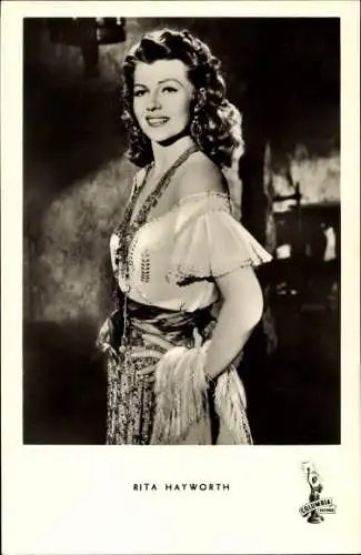Ak Schauspielerin Rita Hayworth, Portrait in Tracht