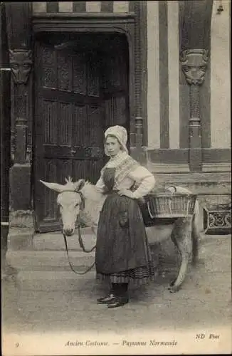 Ak Normandie, Frau in Volkstracht, Esel, Transport