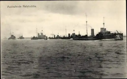Ak Deutsche Kriegsschiffe, Auslaufende Halbflottille, 76, Kaiserliche Marine