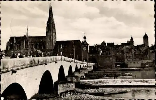 Ak Regensburg an der Donau Oberpfalz, Steinerne Brücke, Dom