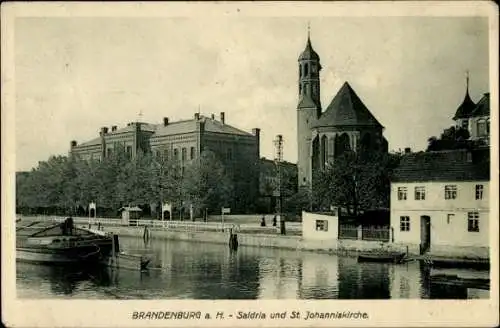 Ak Brandenburg an der Havel, Ansicht vom Fluss, Saldria und St. Johanniskirche
