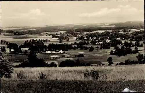 Ak Bergen im Vogtland, Blick auf den Ort mit Umgebung