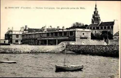 Ak Roscoff Finistère, Biologische Station, Gesamtansicht von Mole aus