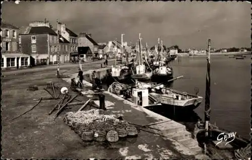 Ak Saint Vaast La Hougue Manche, Hafen