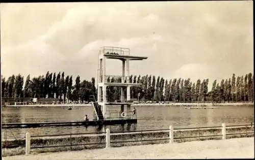 Ak Magdeburg an der Elbe, Schwimmbad Neue Welt, Sprungturm