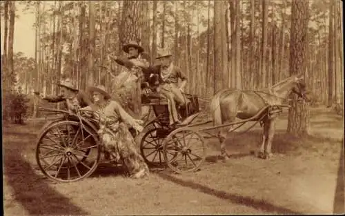 Foto Ak Cowboys, Wild West Schauspiel, Kutsche