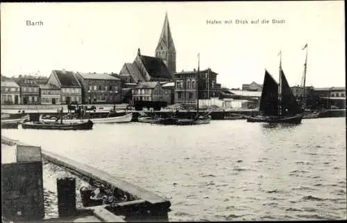 Ak Barth in Mecklenburg Vorpommern, Hafen mit Blick auf die Stadt