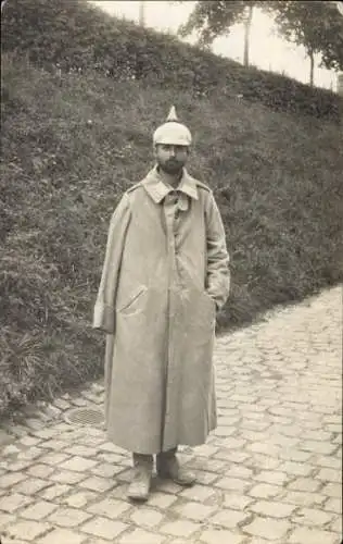 Foto Ak Diez an der Lahn, Deutscher Soldat in Uniform, Mantel, Pfarrer, Lazarett