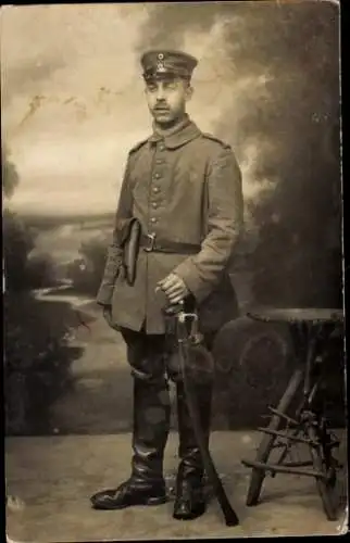 Foto Ak Mainz Kastel Wiesbaden in Hessen, Deutscher Soldat in Uniform, I WK