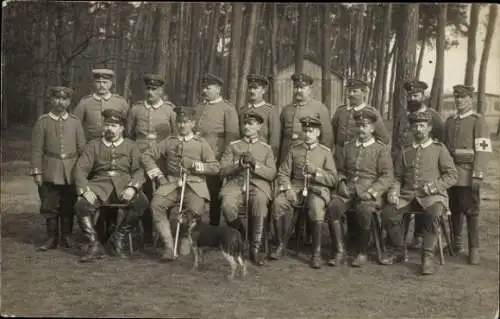 Foto Ak Karlsruhe in Baden, Deutsche Soldaten in Uniformen, Sanitäter, Straßenbau Komp. 16