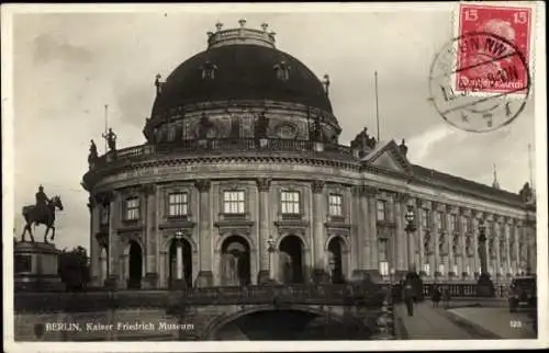 Ak Berlin Mitte, Kaiser Friedrich Museum, Denkmal