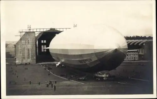 Ak Friedrichshafen am Bodensee, Luftschiff Graf Zeppelin vor dem ersten Start