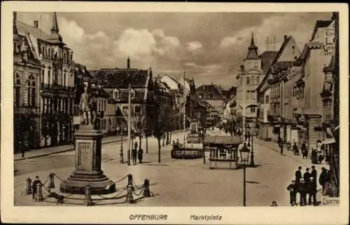 Ak Offenburg in Baden Schwarzwald, Marktplatz, Denkmal