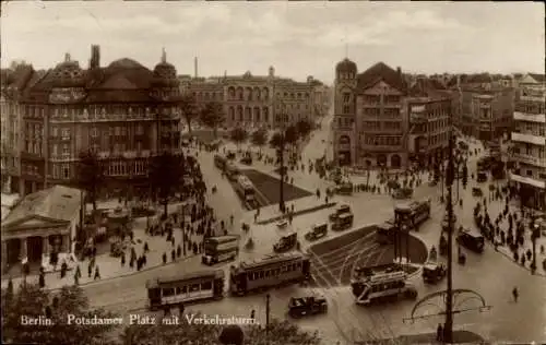 Ak Berlin Tiergarten, Potsdamer Platz mit Verkehrsturm, Straßenbahn