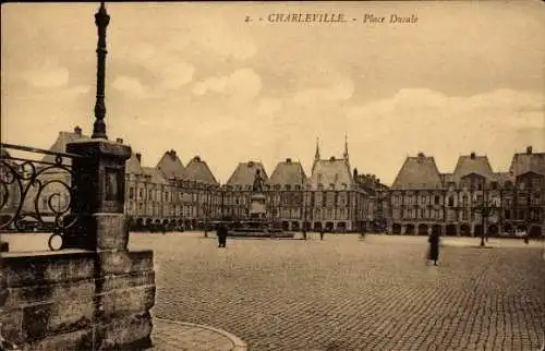 Ak Charleville-Marne, Place Ducale