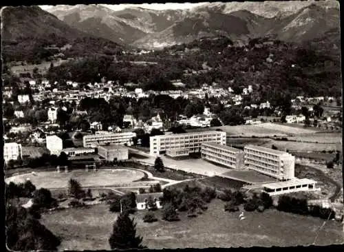 Ak Argelès Gazost Hautes Pyrénées, Klimagymnasium, Luftbild