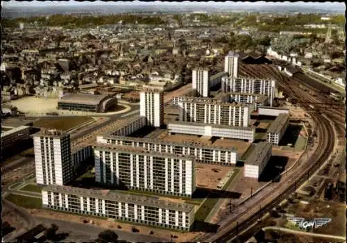 Ak Tours Indre et Loire, Die Sanitasgebäude und der Sportpalast