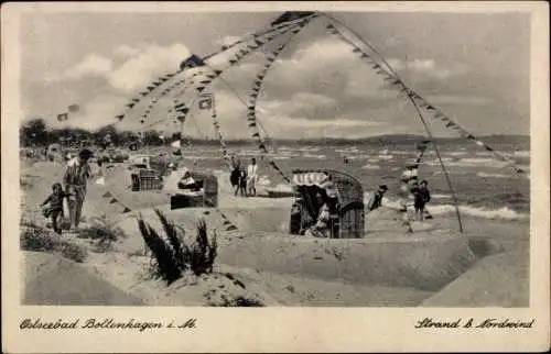 Ak Ostseebad Boltenhagen, Strand bei Nordwind, Strandkörbe, Sandburgen, Flaggen im Wind