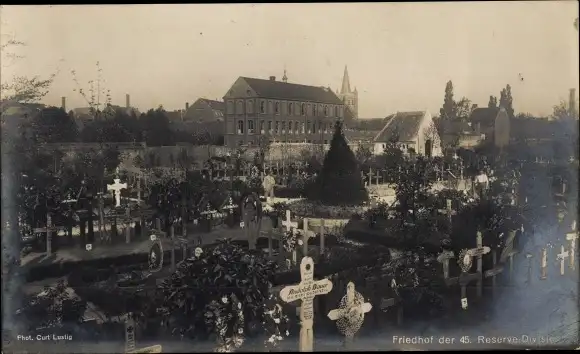 Ak Comines Nord, Friedhof der 45. Reserve Division, Soldatengräber
