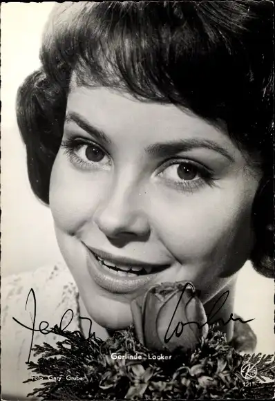 Ak Schauspielerin Gerlinde Locker, Portrait, Autogramm, mit einer Rose