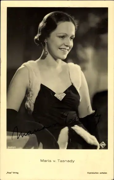 Ak Schauspielerin Maria von Tasnady, Portrait im Kleid, Ross 9605/1, UfA, Autogramm