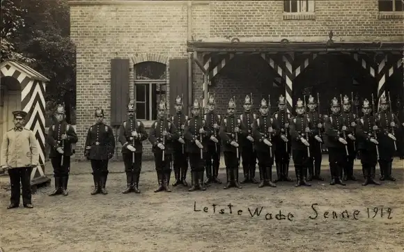 Foto Ak Paderborn in Westfalen, Sennelager, Truppenübungsplatz Senne, letzte Wache 1912, Soldaten